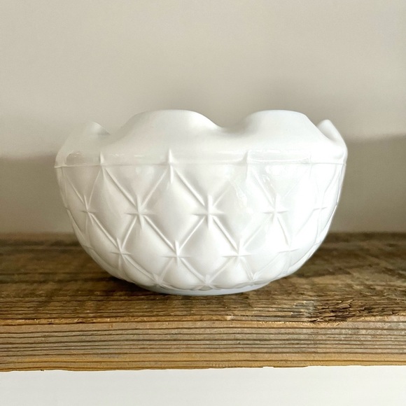 Vintage Indiana Glass Milk glass Bowl - Picture 1 of 4